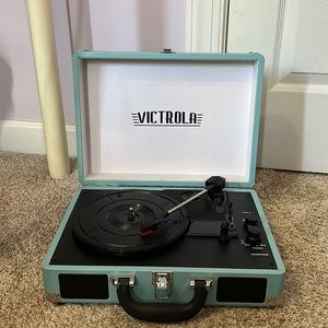 Victrola turn table with build in Bluetooth ability.